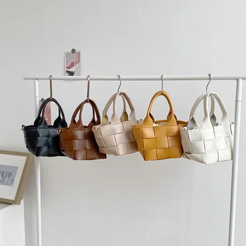 

2020 Summer New Weaving Square Sling Bag Non-Mainstream Shoulder/Crossbody Bag Fashion Handbag