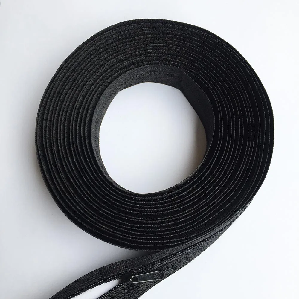 Durable Nylon Coil Zippers Roll with Assorted Sliders