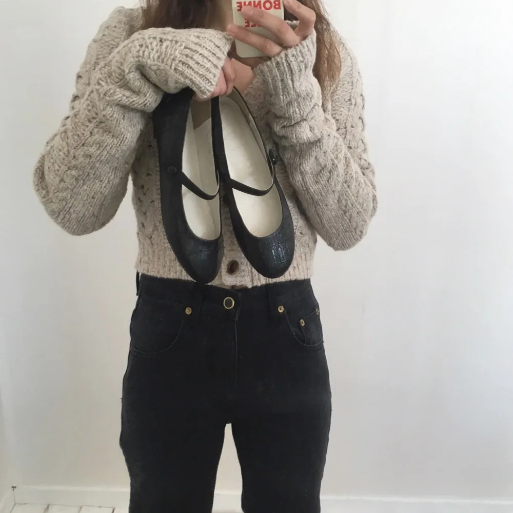 HziriP Vintage All-Match V-Neck Sexy Cardigans Twisted Hollow Out Fashion Slim Loose Knitted Women Casual Tops Short Sweaters
