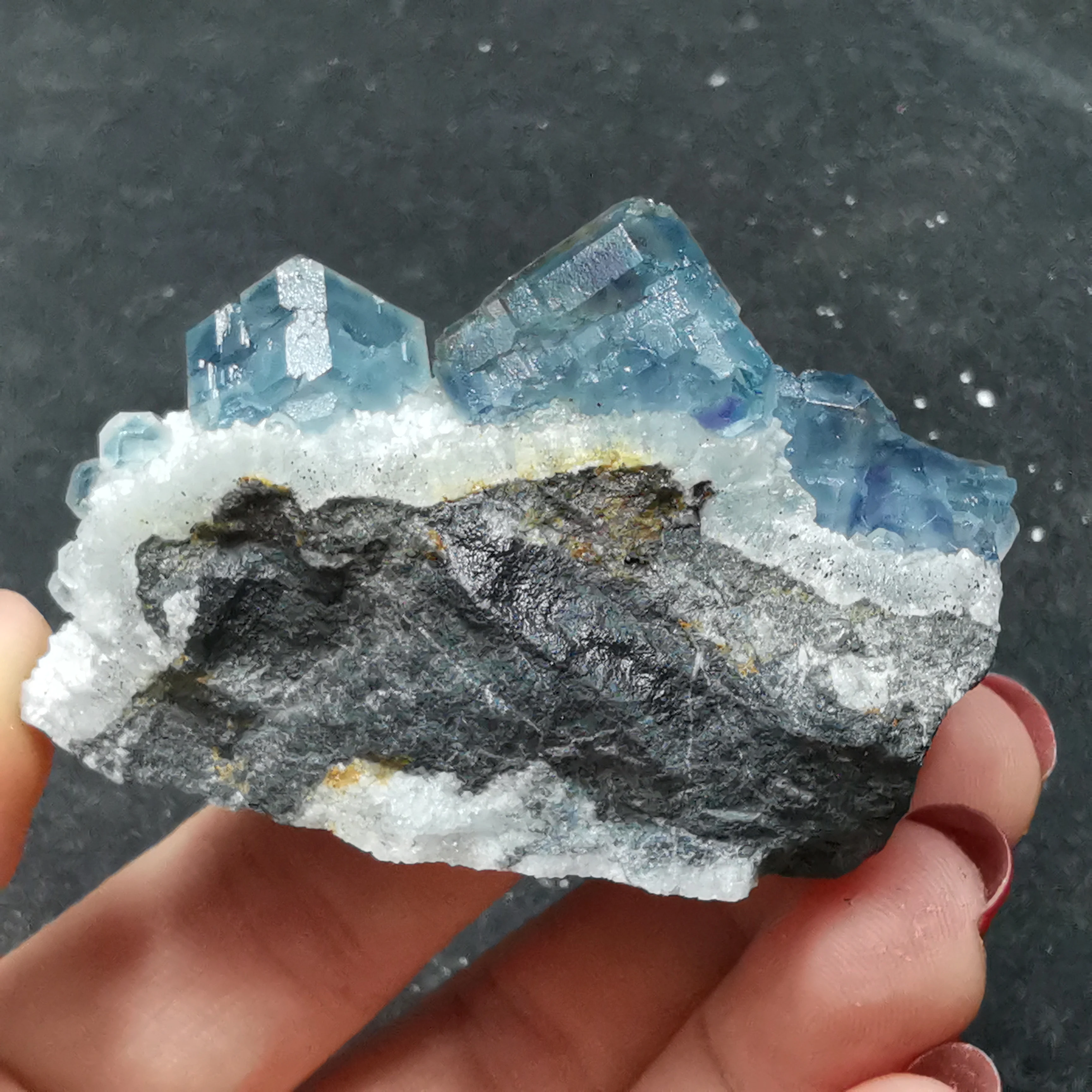 

67.3gNatural rare fluorite cluster mineral crystal sample rock and crystal healing crystal (free box)