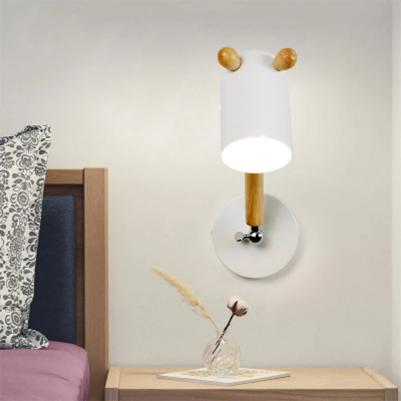 Современный настенный светильник, мультяшный прикроватный светильник для детской комнаты, минималистичный деревянный вращающийся настенный светильник для спальни