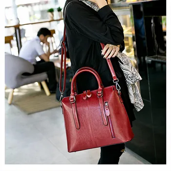

2019 New Women's Leather Handbag Women High Quality Casual Tote Oil Skin Large Capacity Lady's Shoulder and Messenger Pure Bags