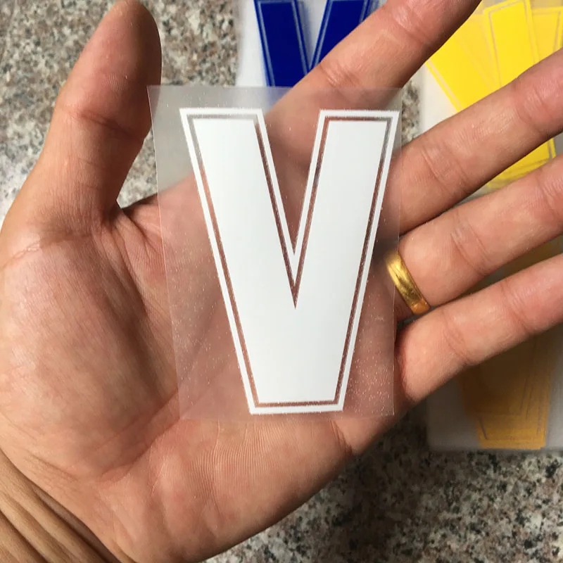 V 8 см белый цвет письмо A-Z термонаклейки название Спортивная тканевая наклейка Горячая теплопередача DIY термоклейкие для одежды сумка обувь - Цвет: V