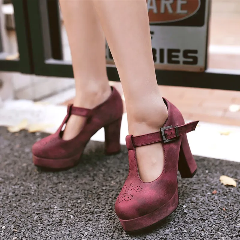 

2020 Spring Retro Leather Platform Pumps Carves T Buckle 10 CM High Square Heel Women Stylish Heels Shoes Summer Sandals