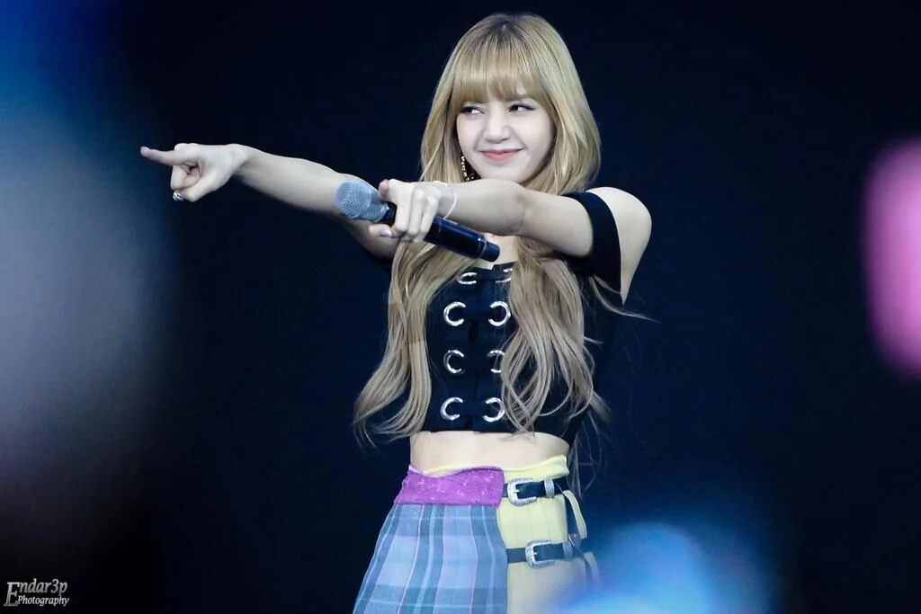 Kpop Blackpink Lisa черные сексуальные футболки с открытыми плечами и бретельками, женские летние уличные повседневные футболки, тонкие футболки, женские топы