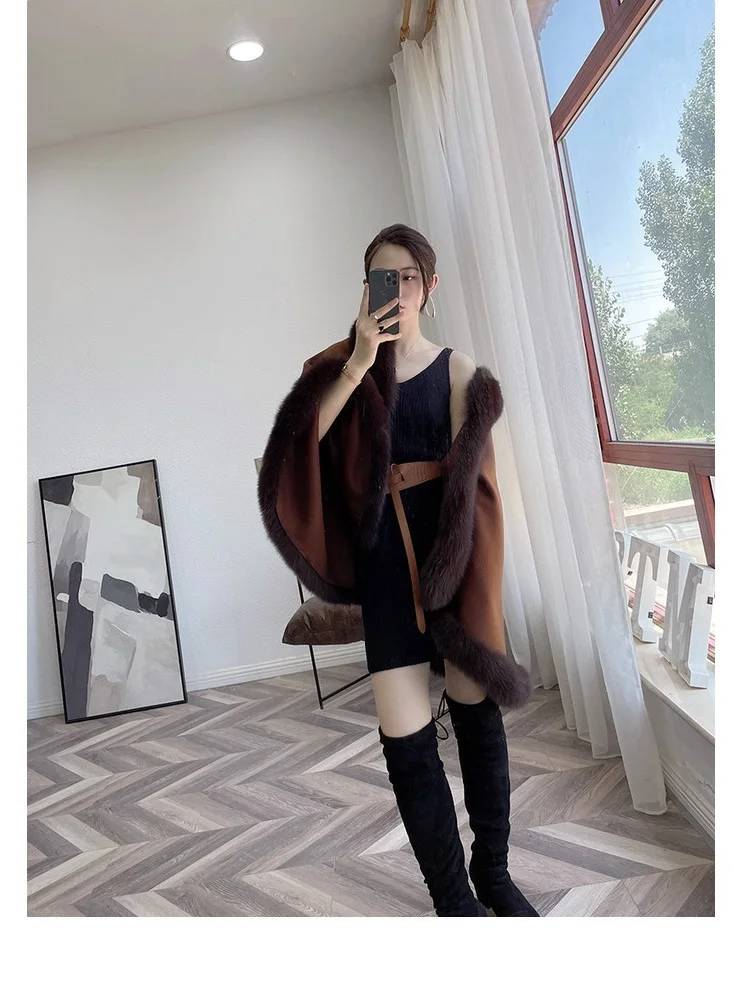 Рисунок 4 - Темно-коричневая женская накидка