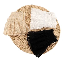 

2pcs/pair Lace Mesh Hollow Crochet Fake Sleeves Women's Trendy Trumpet Cuffs Lace Fake Sleeves Wrist Sleeve New Style Wholesale