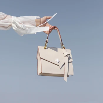 

Niche design large-capacity soft leather envelope bag 2019 new women's fashion hand ladle shoulder slung small square bag