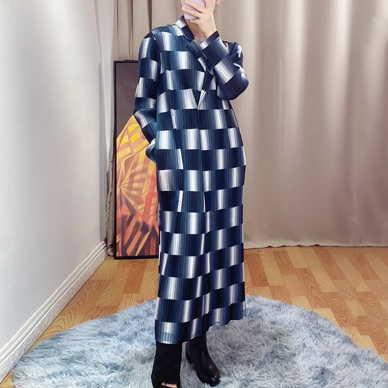 LANMREM 2020 trench coat for women Pleated Gradient Plaid Medium Long Windbreaker Coat Fashion long sleeve strech clothes YK098