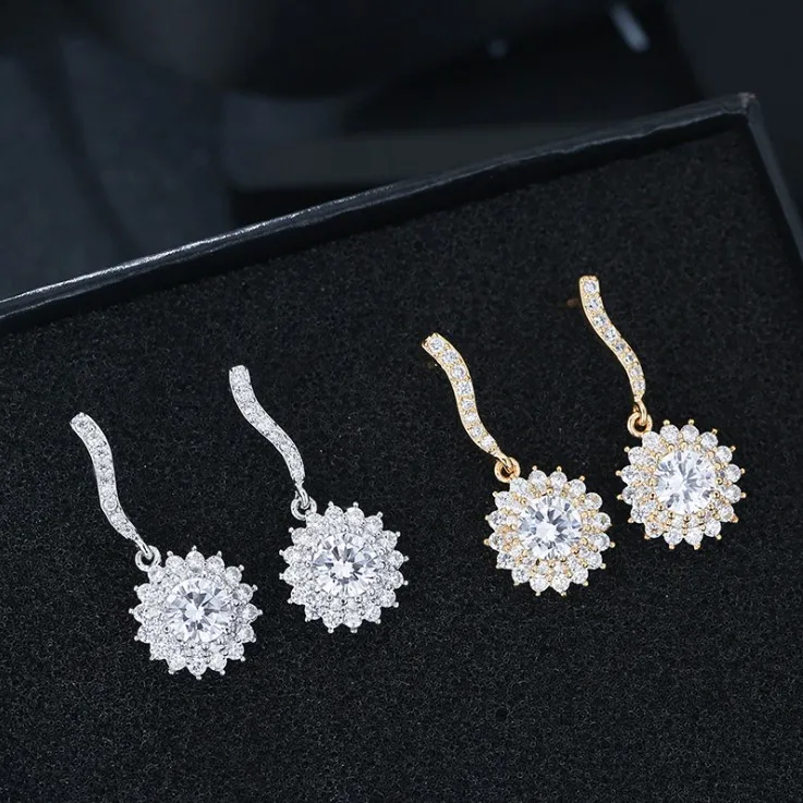 

2020 New Sale 925 silver pin Earrings Christmas snowflakes Crystals From Swarovskis Crystal Earrings for Woman