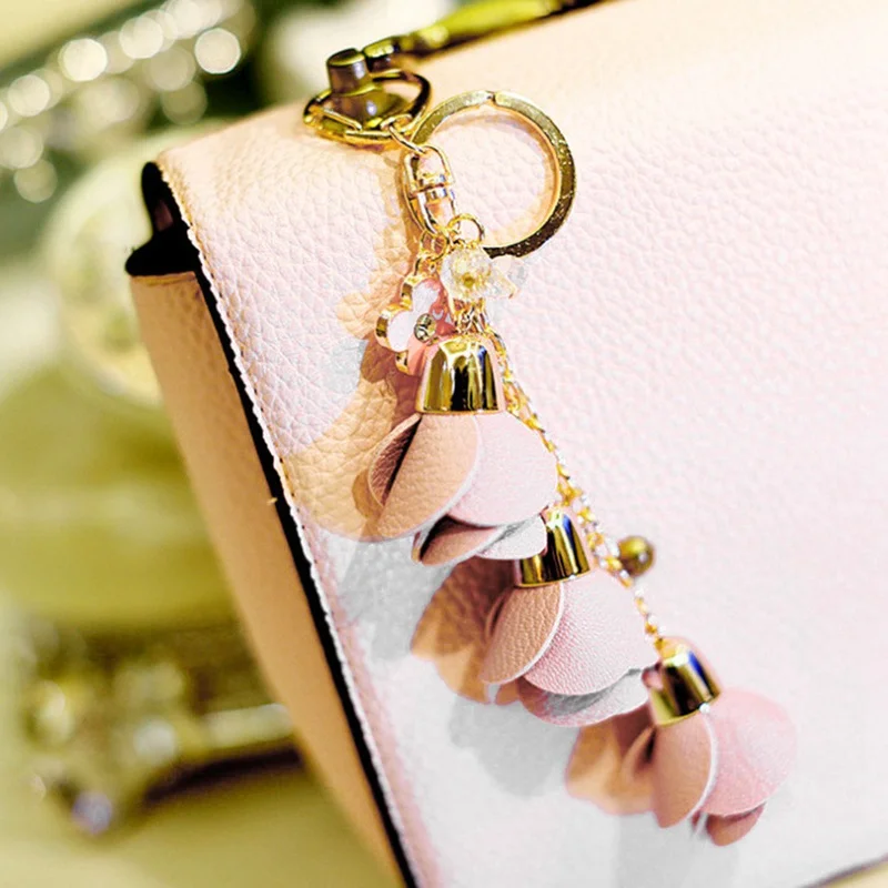 Брелок для ключей женский кожаный подвеска с искусственными цветами милая