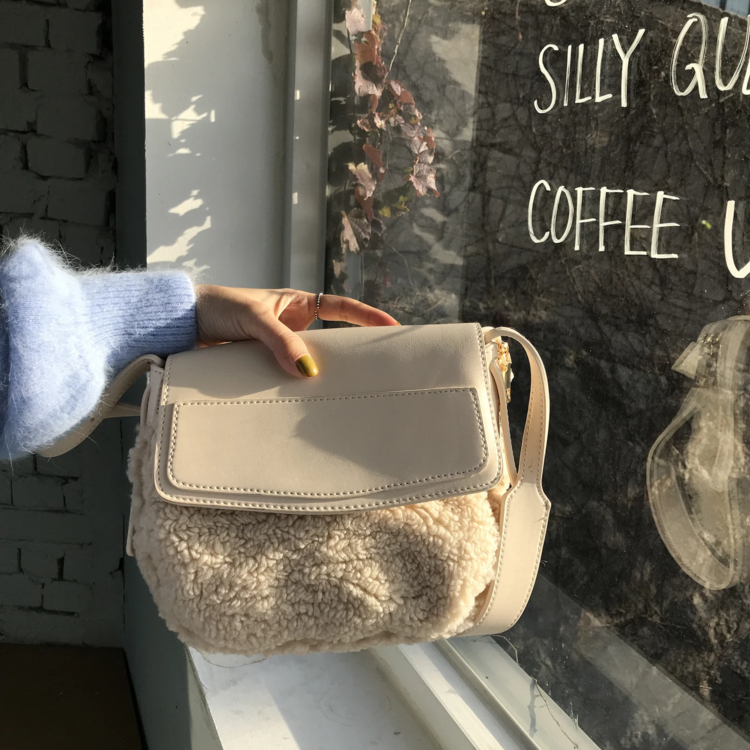 

fashion lambswool small flap women shoulder bags designer wide strap messenger bag luxury faux fur crossbody bag female purses