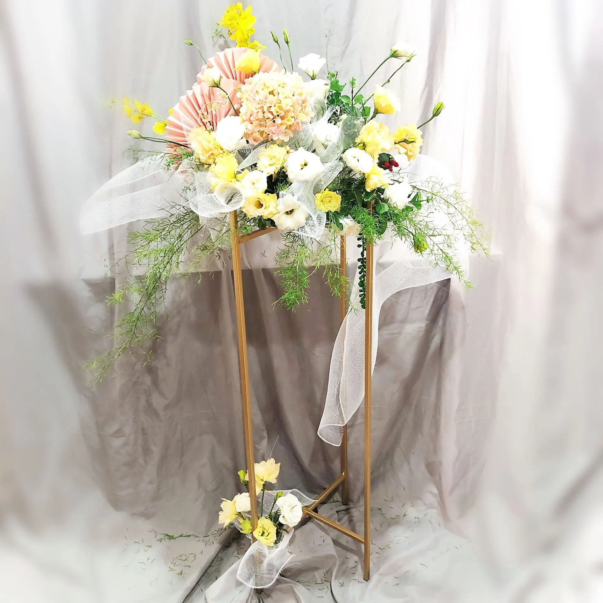 Высокий цветок лоза стойки Искусственные цветы фон металлическая подставка Свадебная церемония, вечеринка, сценический стол Центральная дорожка дорога ведущий