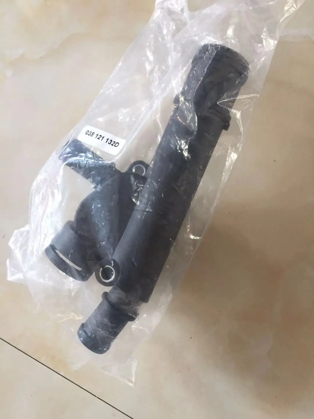 Auto cooling system thermostat housing thermostat cover Thermostat Coolant Water Outlet 038121132D For AUDI A3