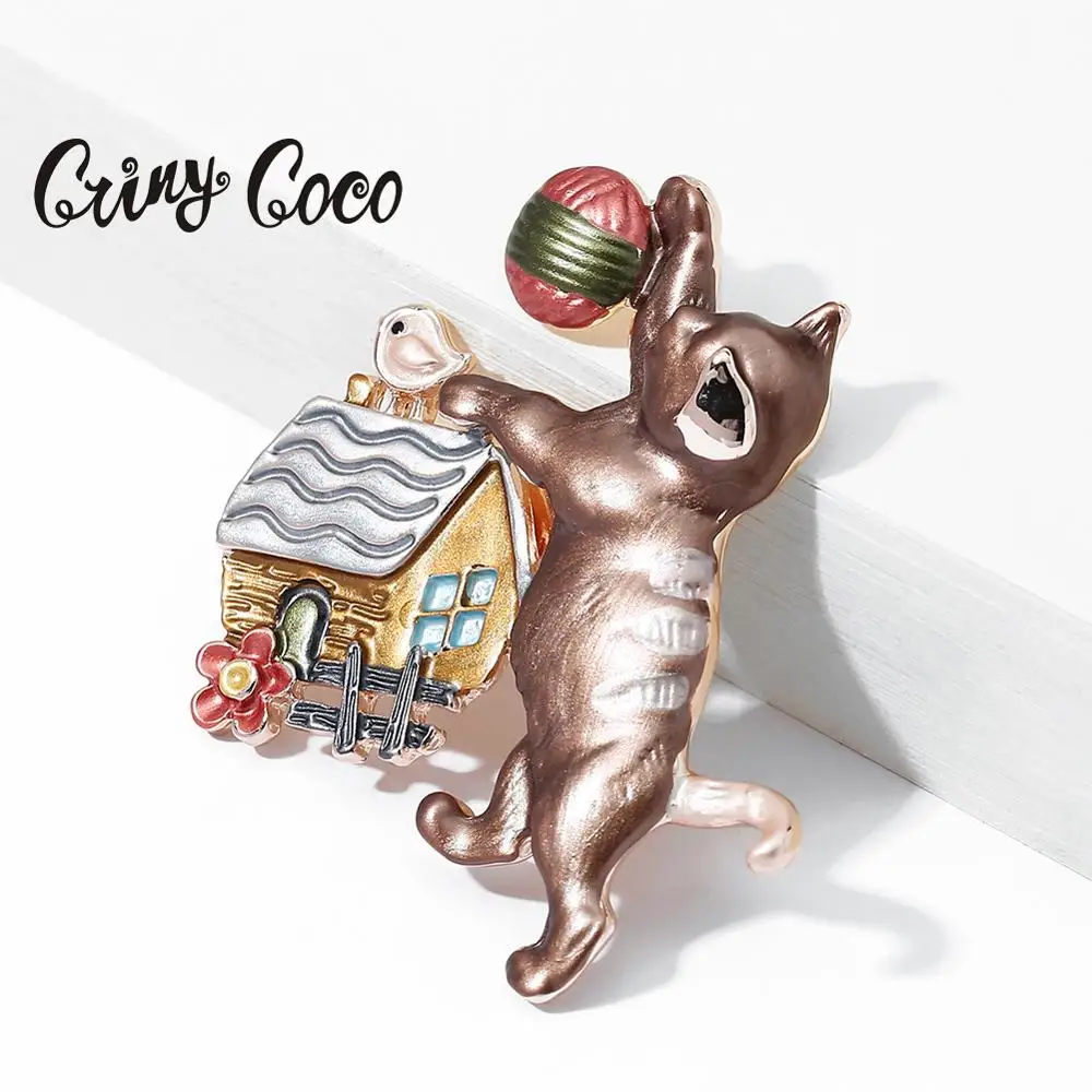 Cring Coco милый дизайн кошка играющая с шариком из пряжи Броши заколки Дамская