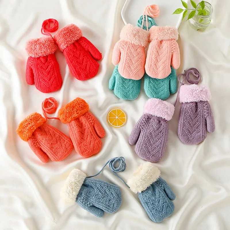 Зимние уличные вязаные перчатки для маленьких мальчиков и девочек, теплые вельветовые толстые рукавицы с веревочкой, перчатки для детей, висящие перчатки