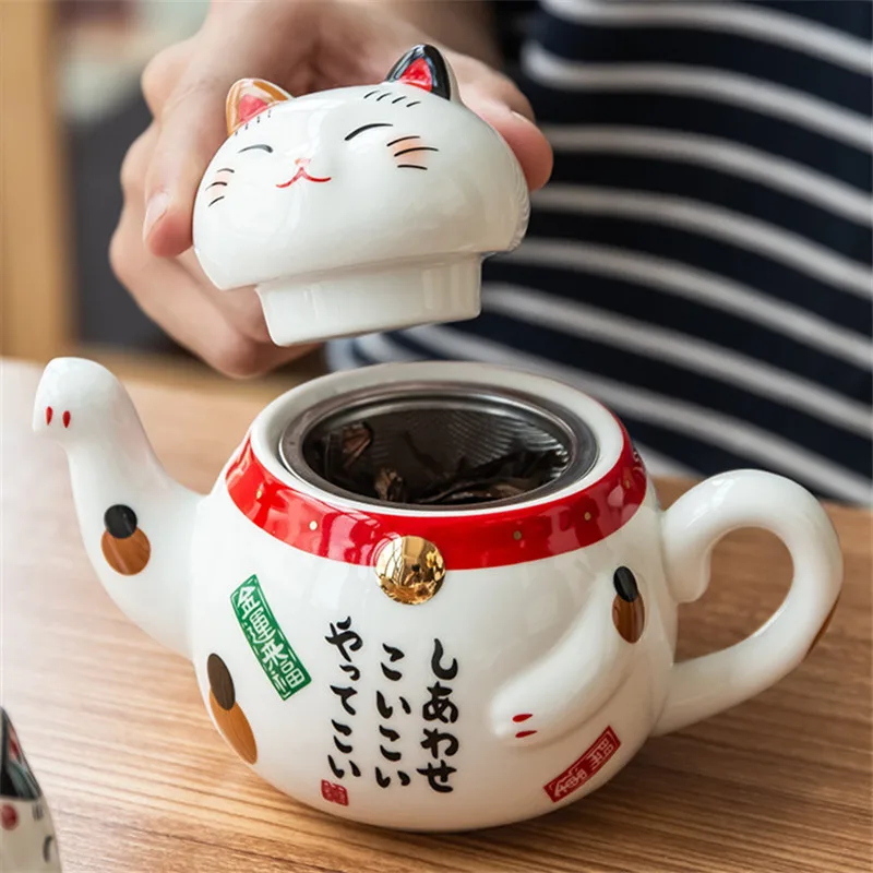 Cute Japanese Lucky Cat Porcelain Tea Set Creative Maneki Neko Ceramic Tea Cup Kettle with Strainer Office Teapot Water Mug Tea Set