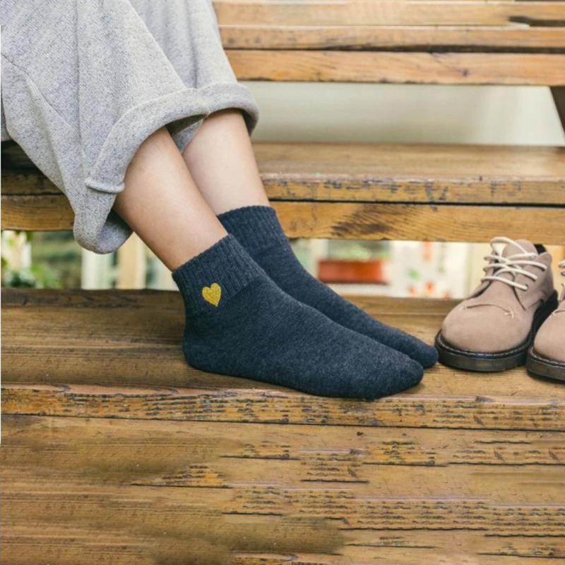 Новые модные женские длинные хлопковые носки в стиле Харадзюку, японские носки с сердечками, однотонные хлопковые носки в стиле хип-хоп