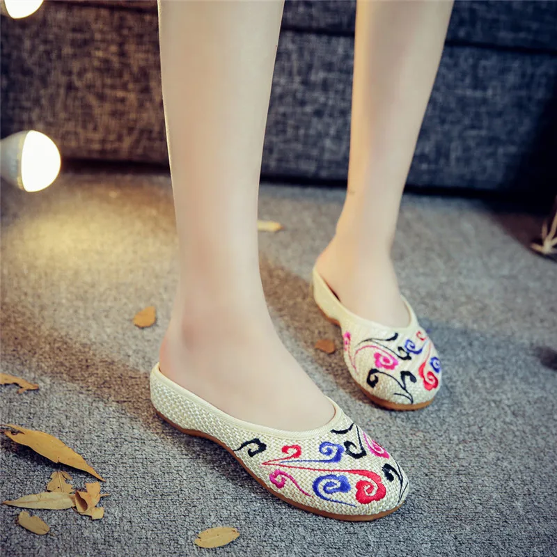 

Summer Vintage Women's Slippers Chinese Old Beijing Embroidery Soft Sole Casual Shoes Woman Outside Breathable Flat Slipper