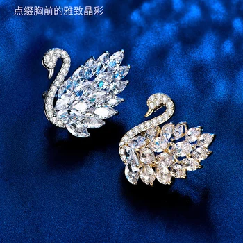 

Fashion brooches for women High-end cc brooch hijab pins christmas jewelry New special enamel pin gifts for women swan brooches