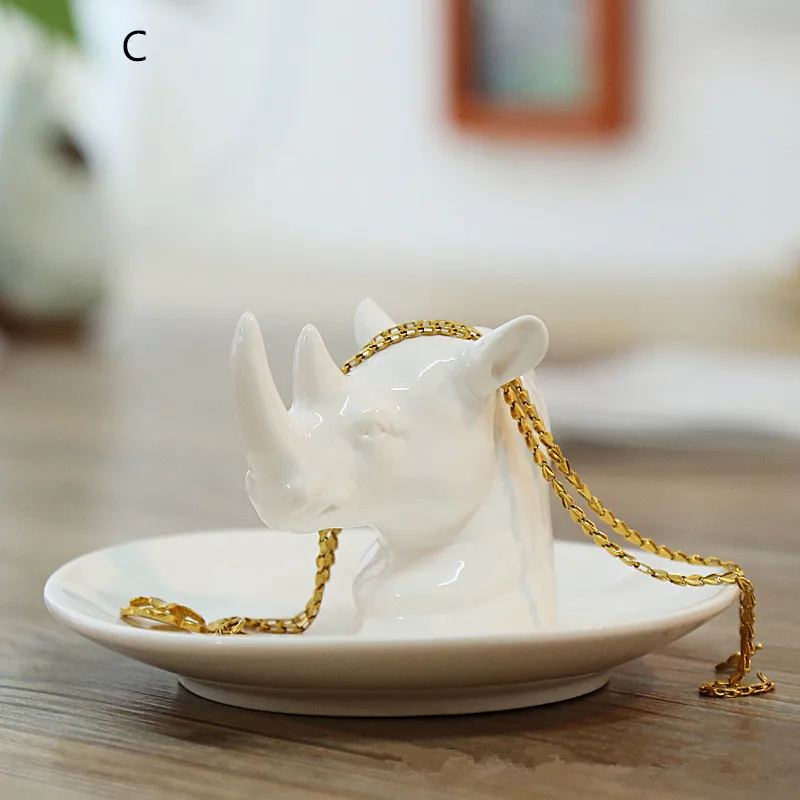 C Europe Ceramic Animal Jewelry Plate Candy Cake Storage Tray Wedding Decoration Dish Bowls Seasoning Plates Crafts - Цвет: C