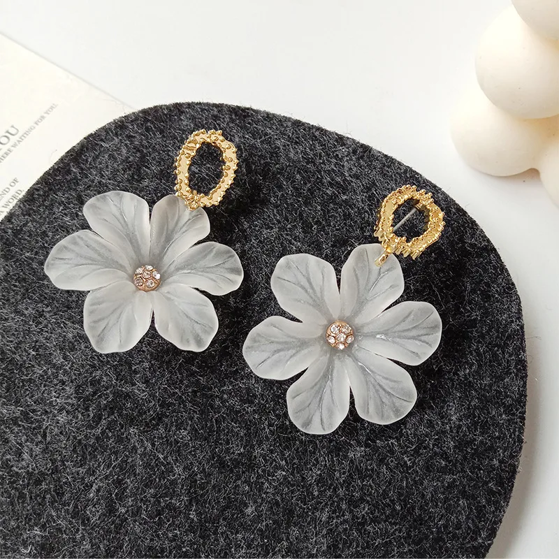 

Korean White Resin Shell Flower Petal Drop Dangle Earrings For Women 2020 New Statement Pendientes Trendy Jewelry