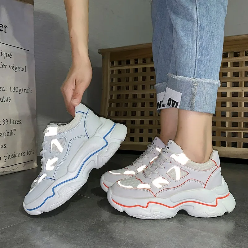 

2019 Autumn New Women Chunky Sneakers Reflective Thick Sole Casual Platform White Sneakers Harajuku Casual Dad Shoes