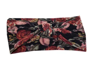 

p193019 In the summer of 2019, there will be a flexible soft women's headscarf with a stylish checked print