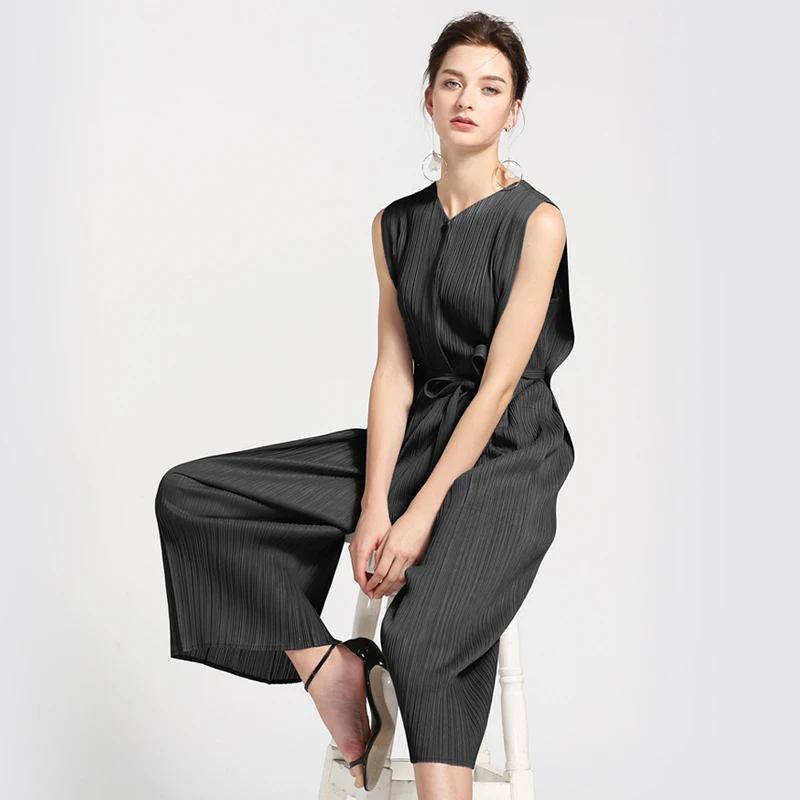2020 Summer overalls Miyake New high waist tie pleated jumpsuit black sleeveless was thin wide leg Elegant jumpsuit for women 2020 Summer overalls Miyake New high waist tie pleated jumpsuit black sleeveless was thin wide leg Elegant jumpsuit for women
