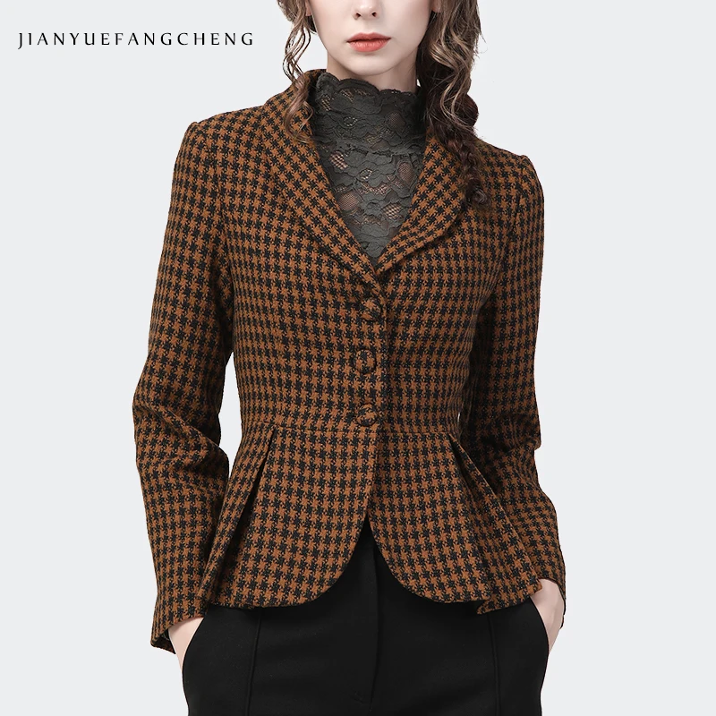 Blazer De Lana De Cuadros | 12 Compras Clásicas Para Sobrevivir