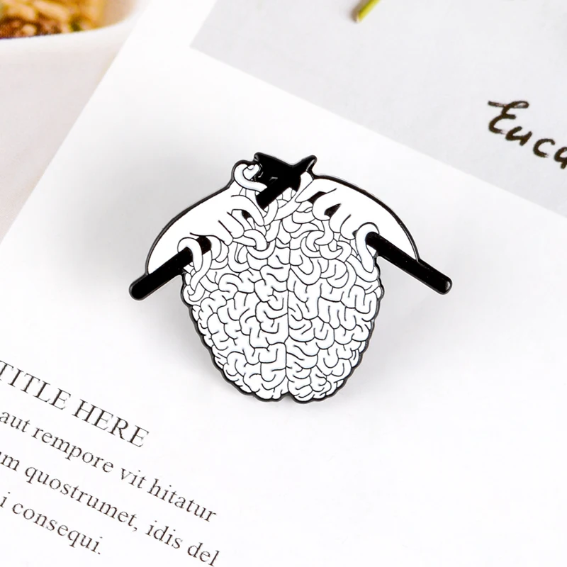 

Weaving the brain enamel pin Punk Knitting sweater badges brooches Anatomical brain Hard Lapel pins Creative Gothic jewelry Gift