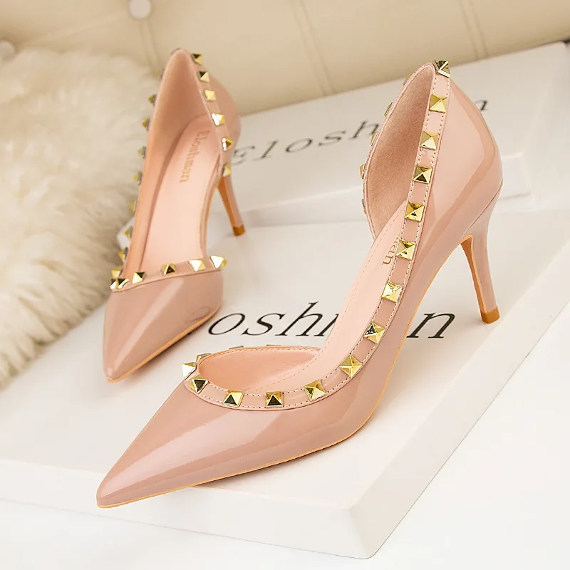 2022 Fashion Rivets Stiletto Women Pumps OL Office High Heel Ladies Shoes Sexy Side Cut-Outs Pointed Toe Red Wedding Shoes Woman