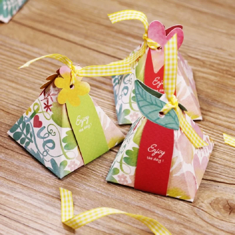 

European Double-faced Flower Heart Leavs Triangular Pyramid Floral Candy Box Wedding Favors Party Supplies thanks Gift Box