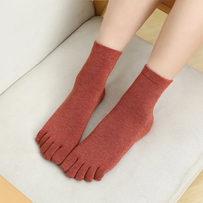 5 Pairs Japanese Style Harajuku Toe Socks Vintage Cotton Five Fingers Casual Crew Socks Women Solid Black White Socks with Heel