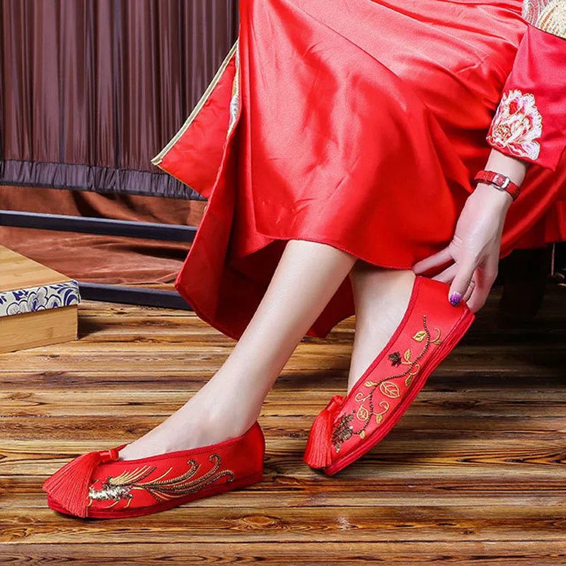 HEE GRAND/Новинка; красная женская обувь на плоской подошве в китайском стиле; вышитая обувь; модная женская свадебная обувь; обувь на плоской подошве с бахромой без застежки; XWD7752