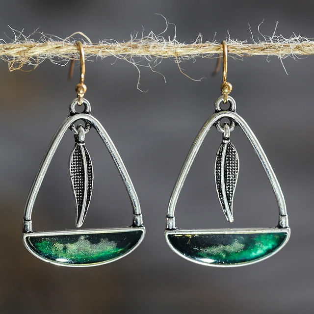 2021 Bohemian Ethnic Style Green Dangle Earrings For Women Tribal Jewelry Vintage Long Drop Earring Fashion Personality Gift Earring D387