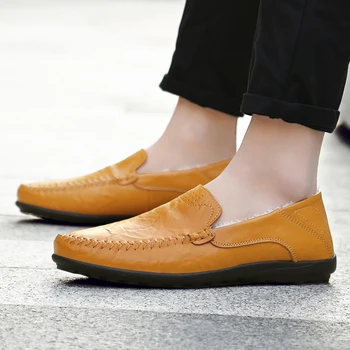 

2019 New Lazy Shoes Men Inside Fur Men Plus Sizes Shoes Anti Slip Slip On Flats Footwear Comfortable Fashion Men Sneakers Brand