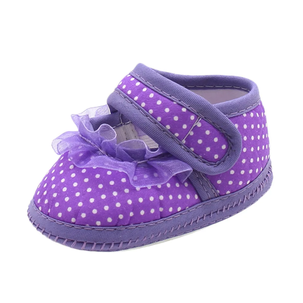 Теплая Повседневная обувь на плоской подошве в горошек с кружевом и мягкой подошвой для новорожденных девочек