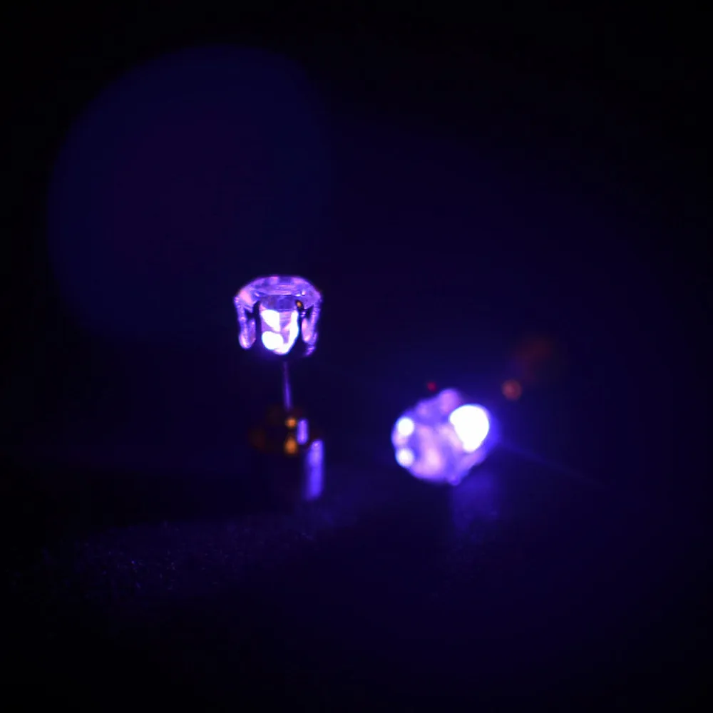 Purple 1 пара высокого качества Модные аксессуары для вечеринок светящийся светодиодный серьги-шпильки светодиодный светильник светящиеся серьги-гвоздики A1 - Окраска металла: Purple