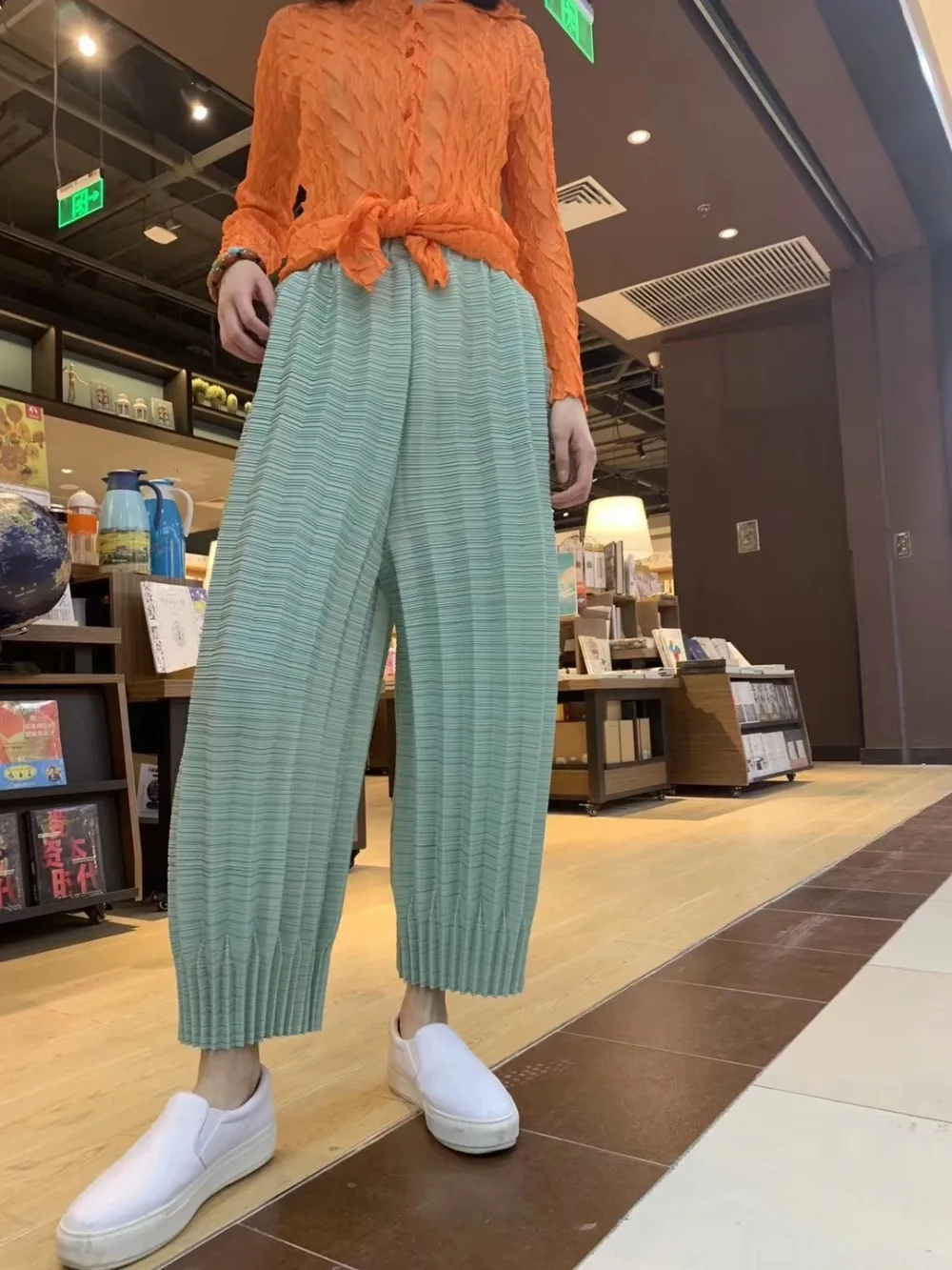 Горячая Распродажа, Miyake fold style, длинная футболка в складку, расклешенные брюки, свободный комплект из двух предметов