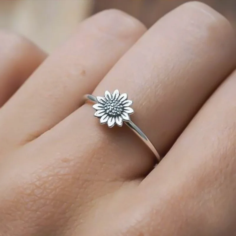 

Fashion Simple Silver Plated Sunflower Ring for Women Dainty Daisy Rings Cute Girls Tail Ring for Women Fine Jewelry Party Gifts