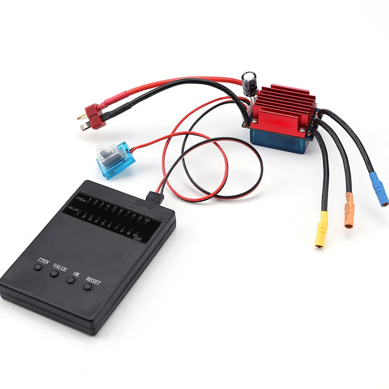 Variateur ESC sans balais 25A/35A pour voiture RC installé dans un châssis, avec ventilateur optionnel
