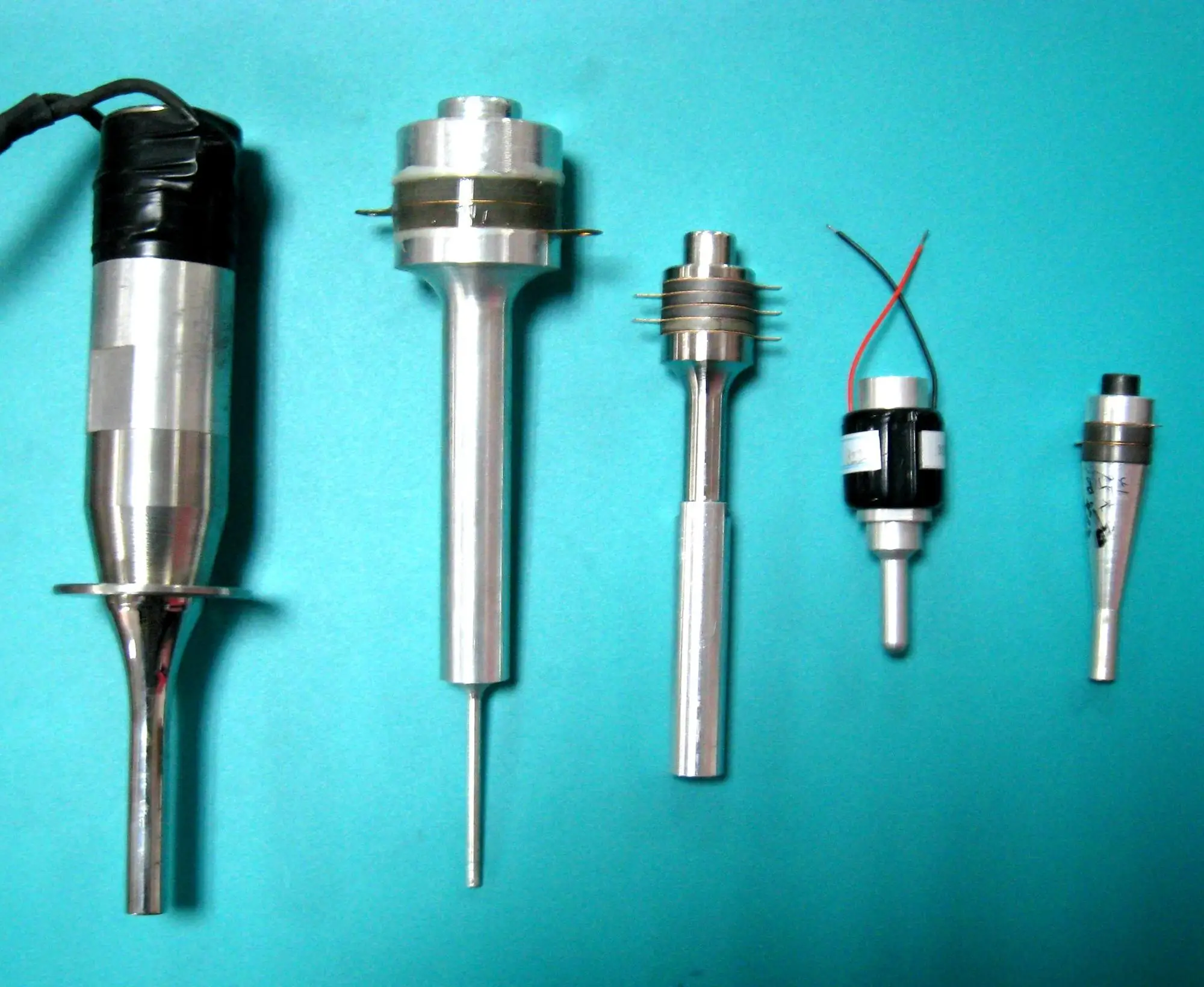 Customizable low frequency Immersible Ultrasonic Piezoelectric Transducer