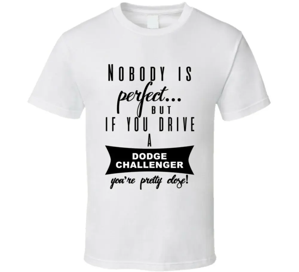 Dodge Challenger Nobodys идеально, но если вы едете, вы закрываете автомобиль любителей футболка