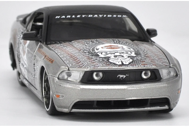 Maisto 1/24 1:24 1967 Ford Mustang GT старая версия спортивный гоночный автомобиль Транспортное средство литье под давлением дисплей Модель игрушки для детей мальчиков и девочек - Цвет: GT Harley silvery