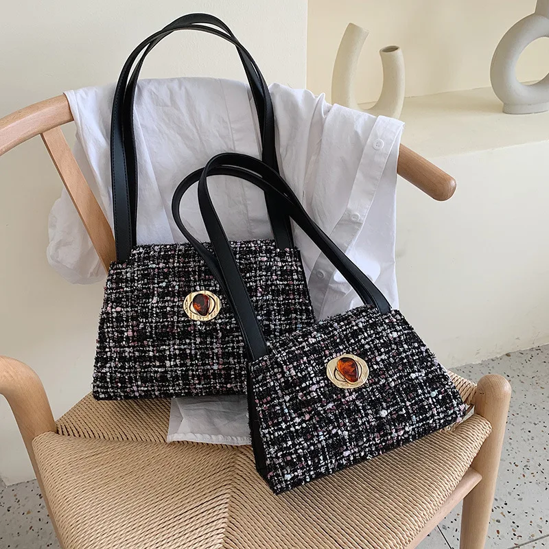 

2019 Autumn New Style WOMEN'S Bag Korean-style Ladies' Square Bag Embroidery Woolen Shoulder Oblique Amber Lock Bag