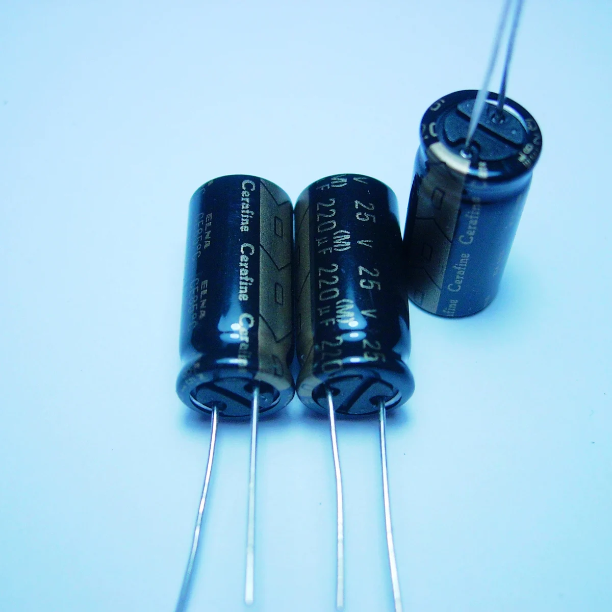 Novo Elna Cerafine 220 uf - 25 v 10x21mm 25v 220uf Áudio Capacitor Eletrolítico Ouro Preto 25v220uf 10 Pçs Roa - Image 2