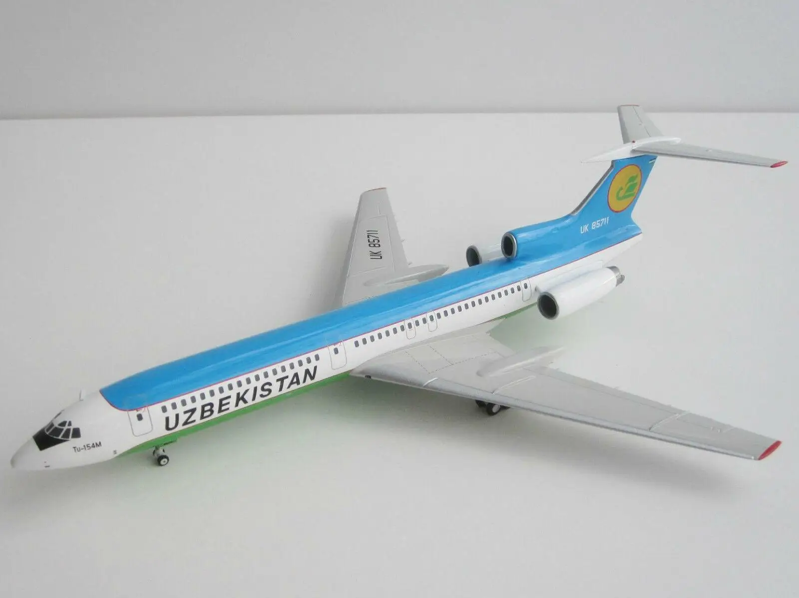 Herpa UZBEKISTAN airways Туполев TU-154M 1/200 литой самолет модель самолета