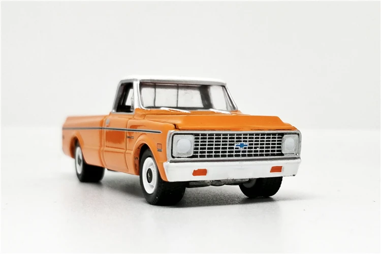 Greenlight 1: 64 1971 Chevrolet C-10 оранжевого и белого цветов в стиле хип без коробки