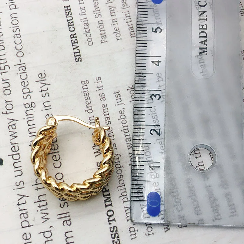 AOMU простой дизайн Золотой Металл выдалбливают широкий Круглый Круг Плетение цепи маленькие серьги-кольца для женщин Huggie серьги
